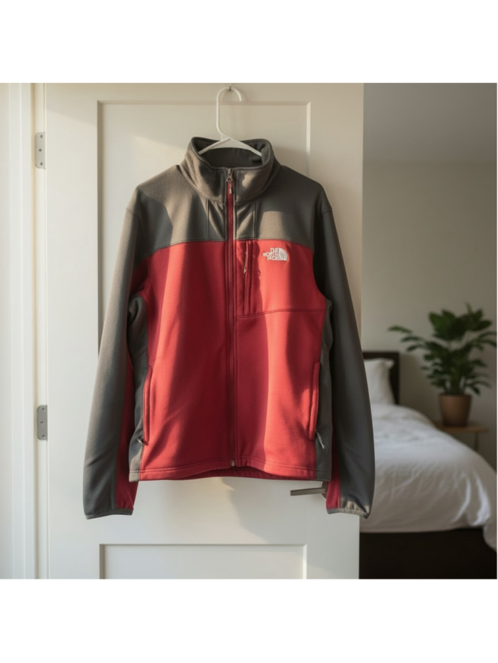Men's The North Face Lightweight Jacket Size L Red and Grey